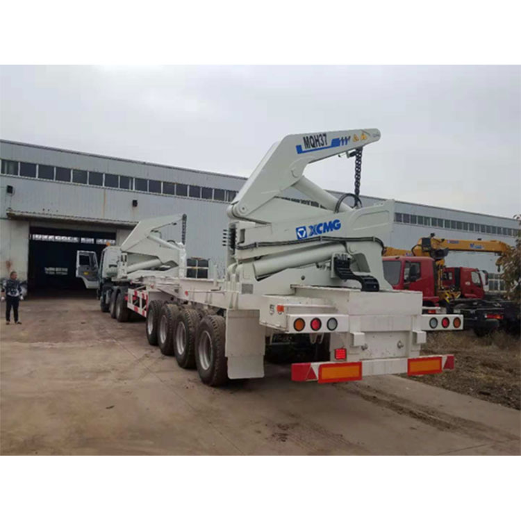 Vilka är bytesintervallerna för hydraulolje och renhetsstandarder för en semitrailer med fyra axlar med sidolyftskran med motor?